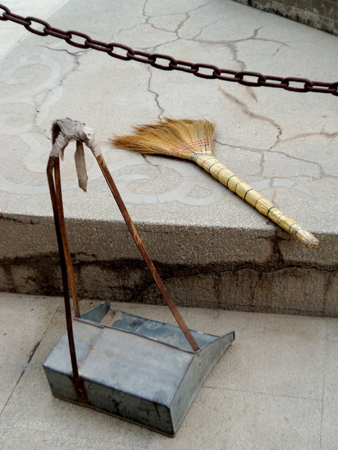 China Broom and Dustpan
